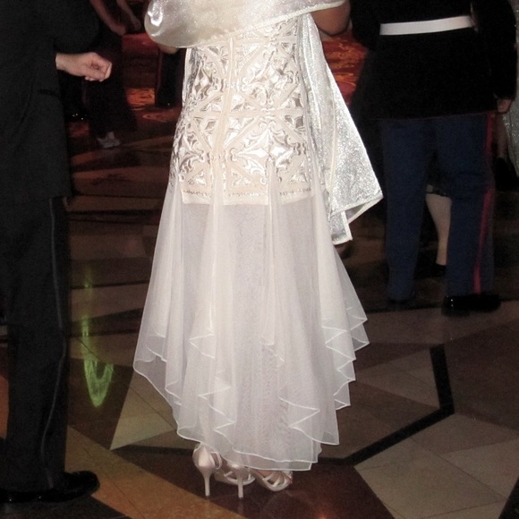 Carmen Marco Valvo elegant gown, one of a kind! - Picture 4 of 14